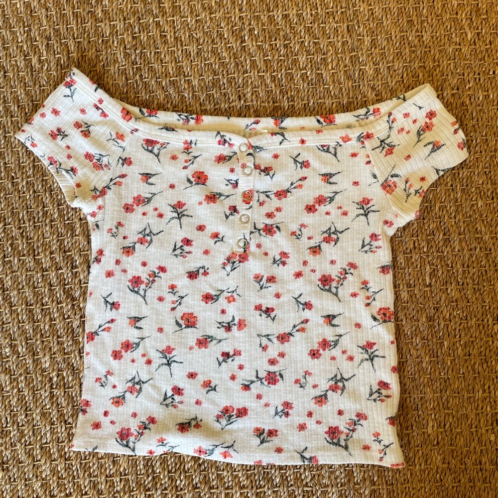 Me to We cropped flower top
